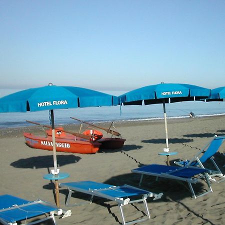 Hotel Flora Marina Di Bibbona Exterior photo