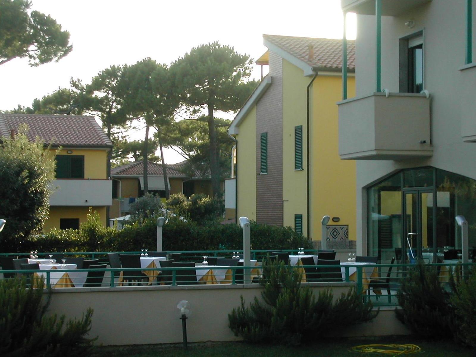 Hotel Flora Marina Di Bibbona Exterior photo